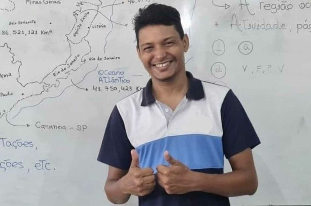 Pesquisador da Uneal recebe Prêmio de Excelência Acadêmica da Fapeal