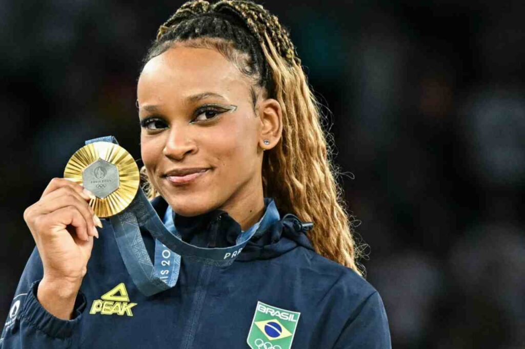 Rebeca Andrade desbanca Simone Biles e conquista o ouro na final do solo