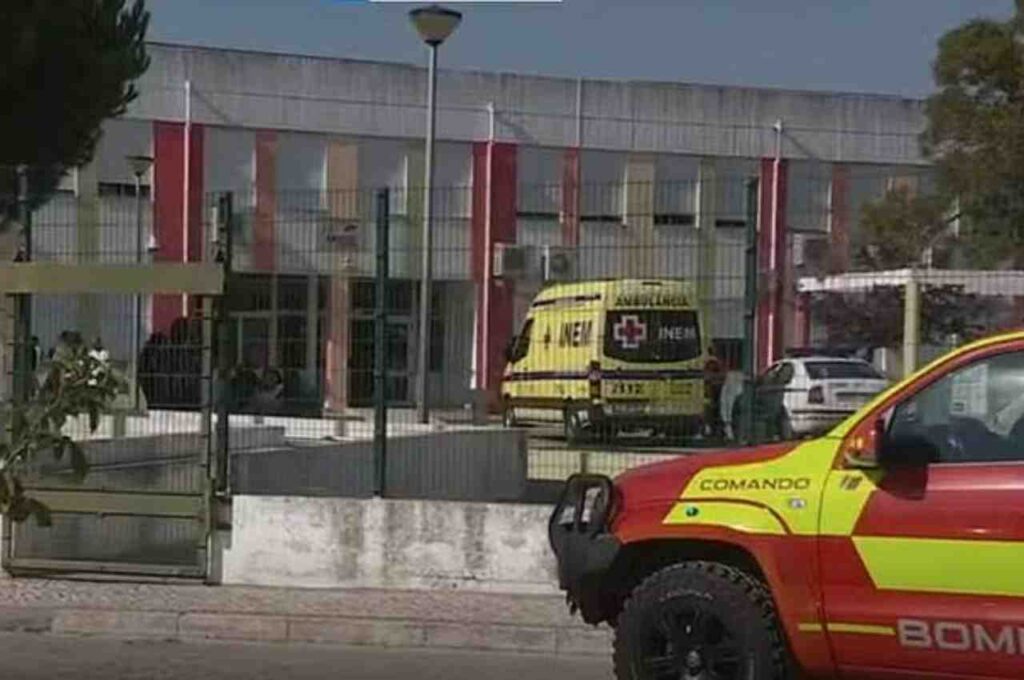 Estudante de 12 anos esfaqueia seis colegas em escola