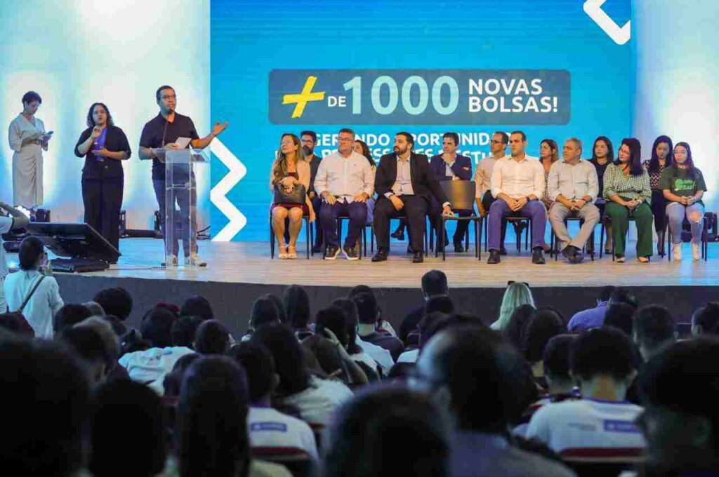 Alagoas lança edital de mil bolsas de iniciação científica para estudantes da rede pública