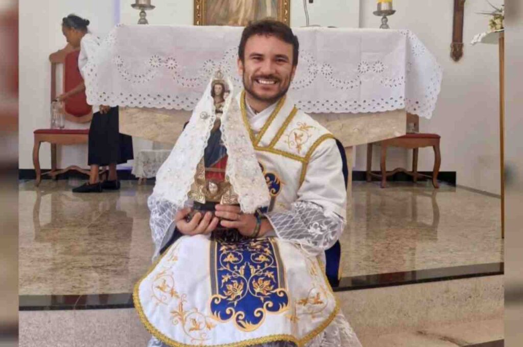 Padre morre em acidente de moto após colidir com cavalo solto em rodovia