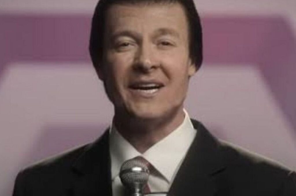 “Silvio”: cinebiografia do rei da televisão chega aos cinemas