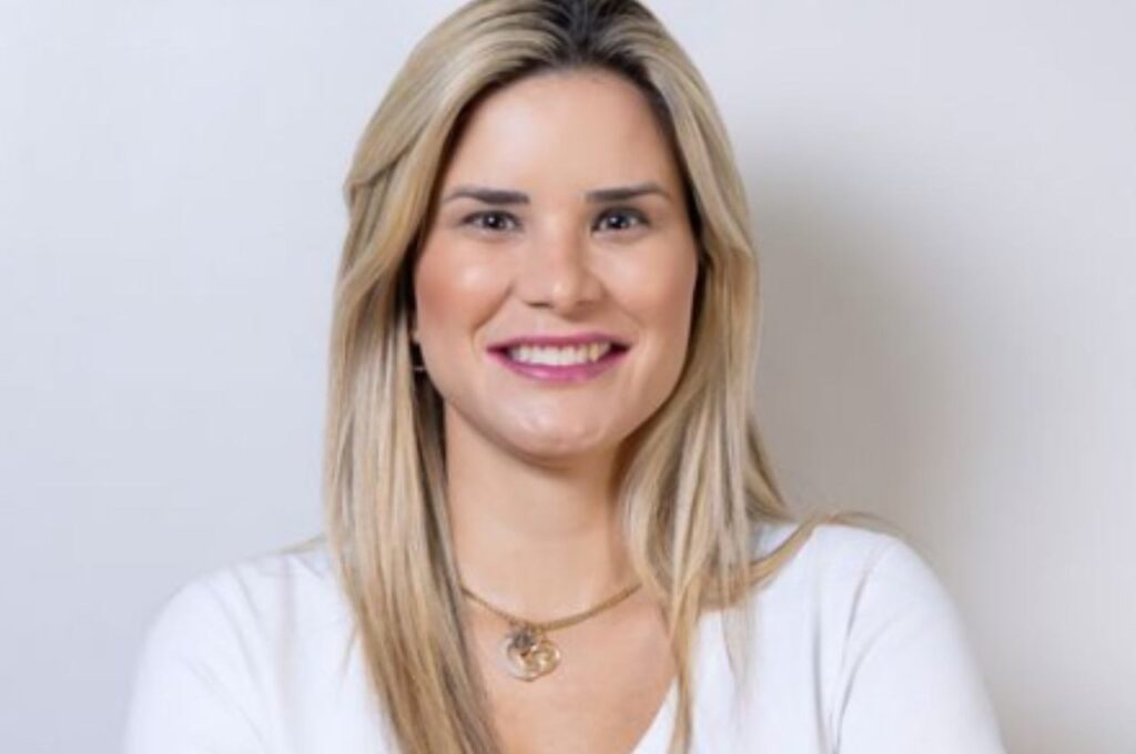 Ceci Rocha é reeleita prefeita de Atalaia