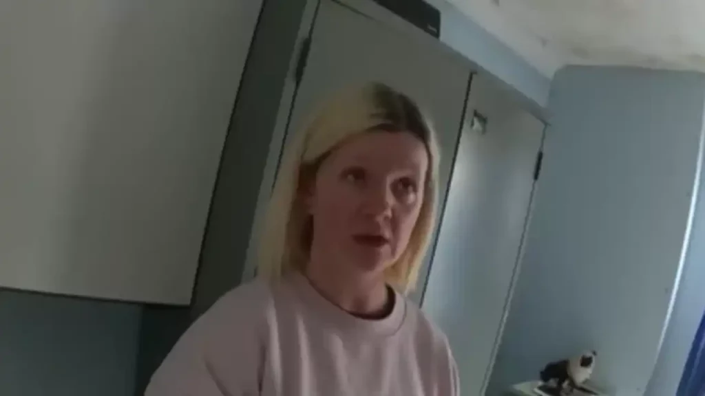 Justiça condena mulher que viveu com corpos dos pais mortos por quatro anos