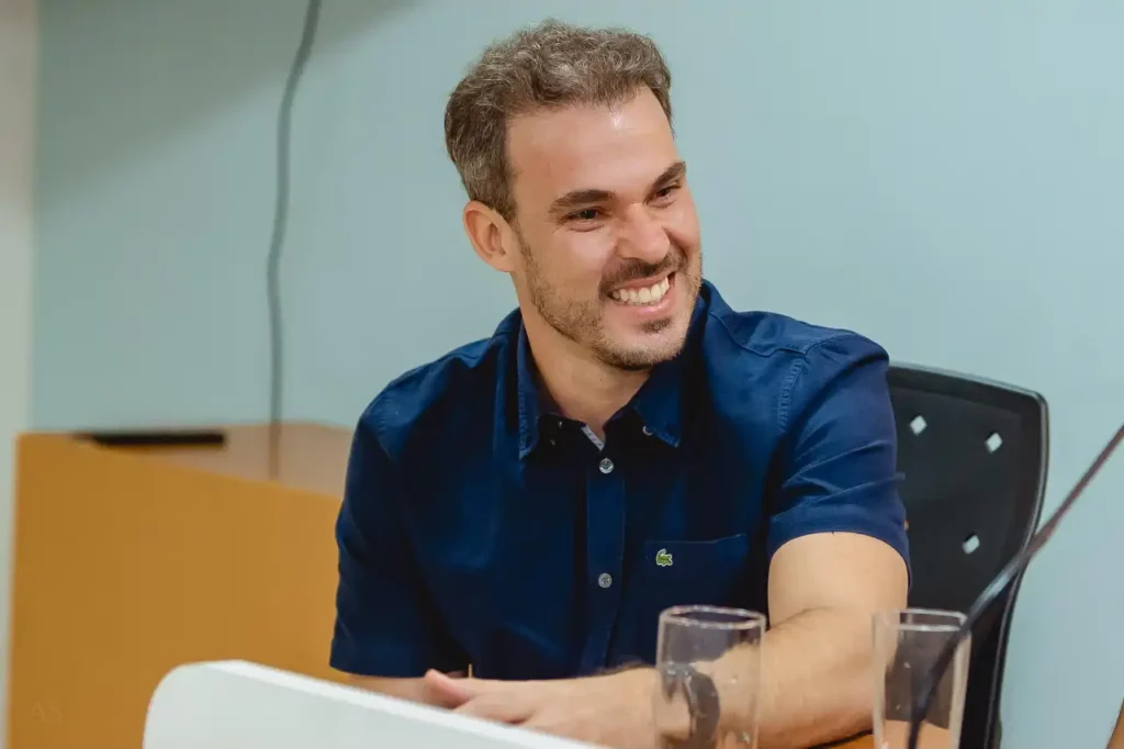 Olavo Neto antecipa salário de dezembro e garante festas de fim de ano para servidores