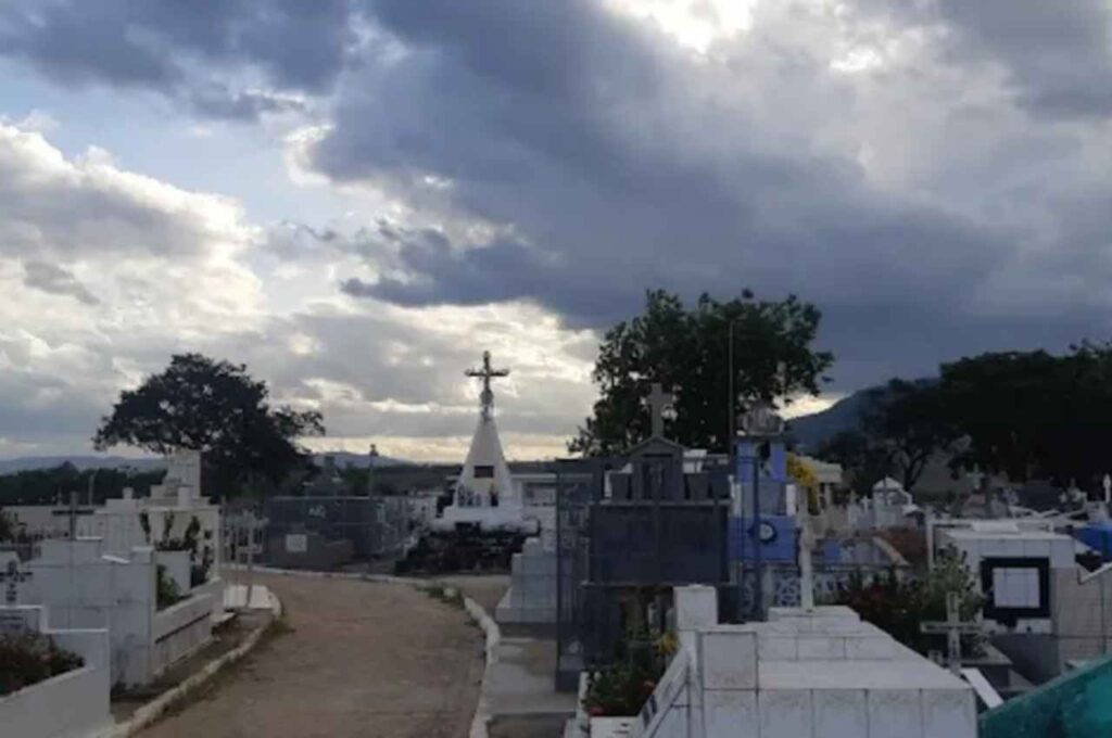 Vó e neta vítimas do acidente na Serra da Barriga são sepultadas