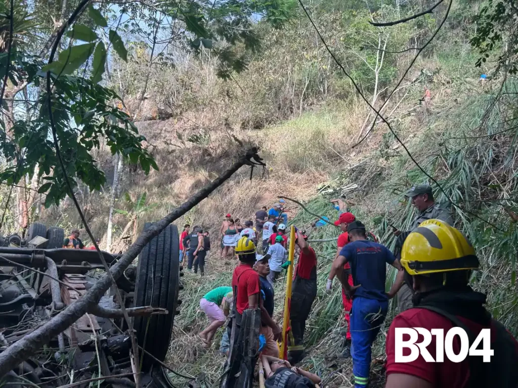 “Cenário de guerra”: bombeiro relata resgate de vítimas de acidente na Serra da Barriga