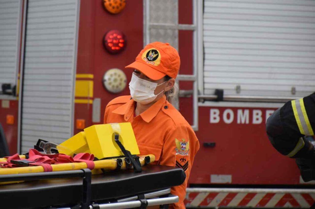 Bombeiros resgatam turista que caiu em poço de hotel em Maragogi