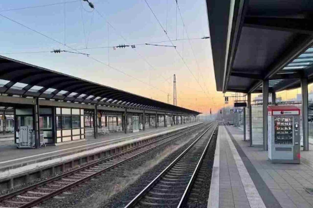 Mulher pode pegar até 10 anos de prisão por esfaquear homem que a apalpou em estação de trem