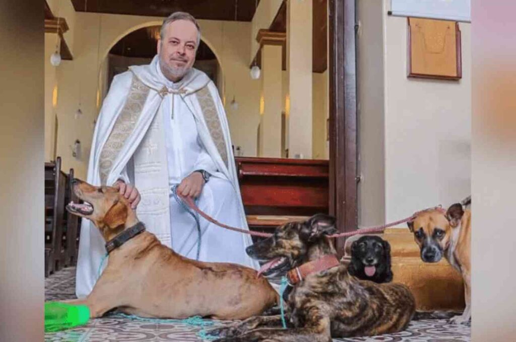 Padre de Caruaru transforma igreja em espaço de amor e adoção para pets