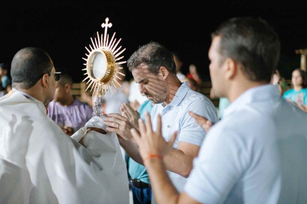 Olavo Neto realiza entrega de espaço de convivência da Igreja Matriz de Murici
