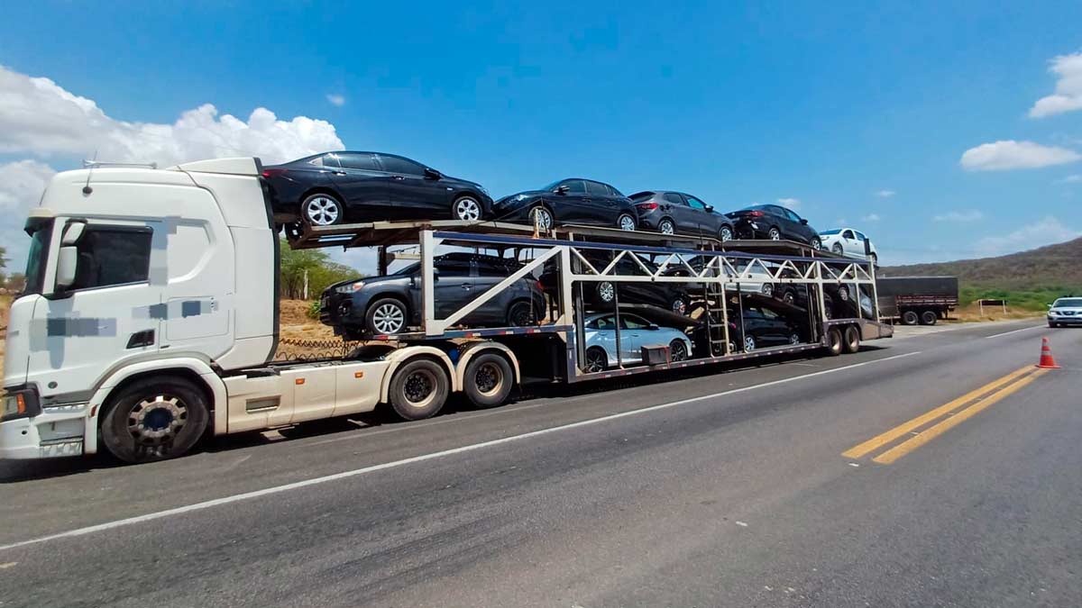 Caminhão cegonha que transportava o Honda Civic roubado | Reprodução