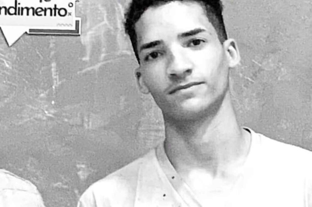 Jovem morre afogado após salvar esposa em praia de AL