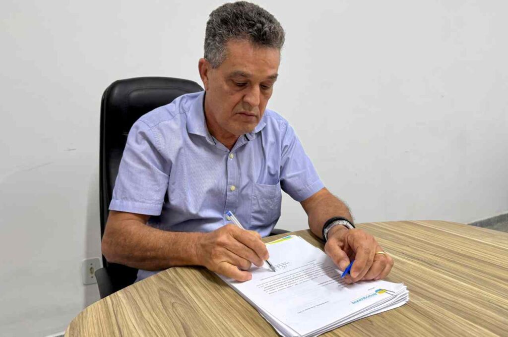 Novo mandato: Neno Freitas realiza primeira reunião com secretariado
