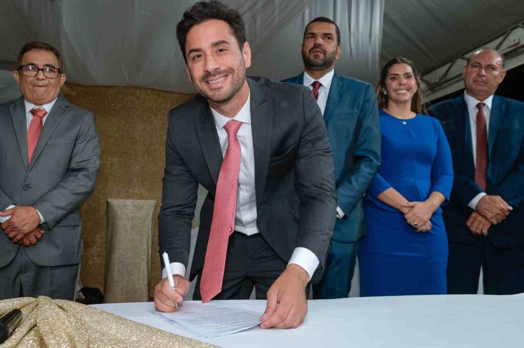 Prefeito e vice de Santana do Mundaú são condenados por propaganda antecipada