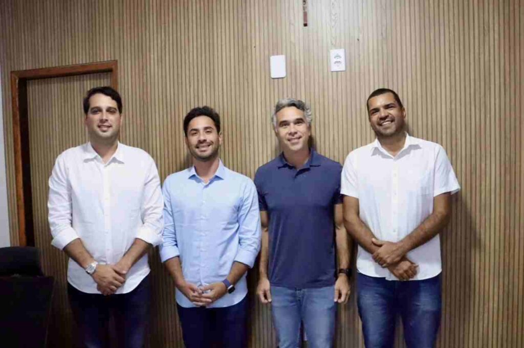 Prefeito de Santana do Mundaú recebe deputado federal Rafael Brito