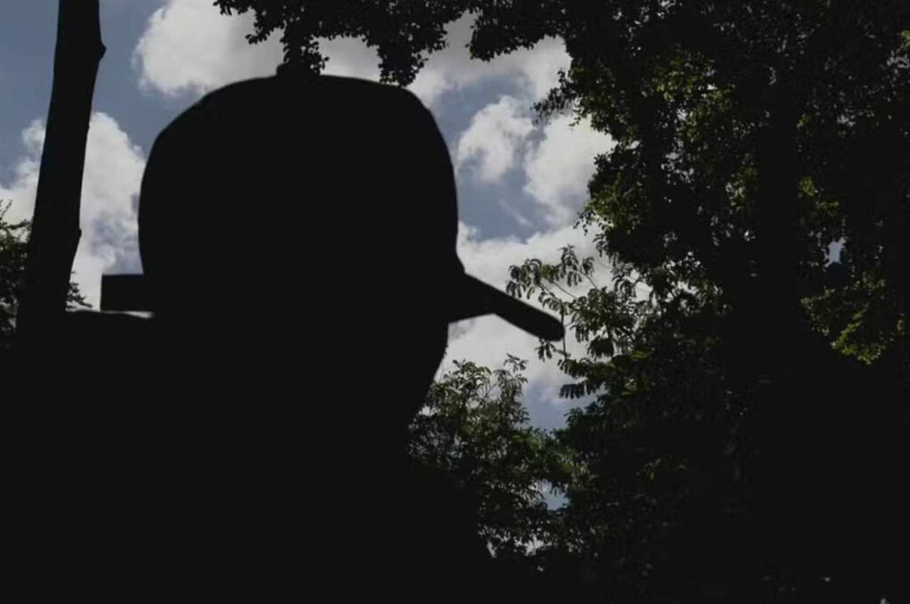 Professor de escolinha de futebol é condenado a mais de 400 anos de prisão por estupro de 15 crianças