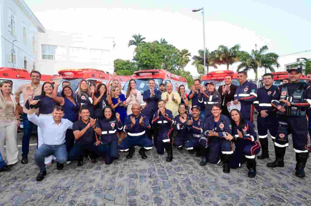Paulo Dantas entrega 21 ambulâncias do Samu a municípios alagoanos