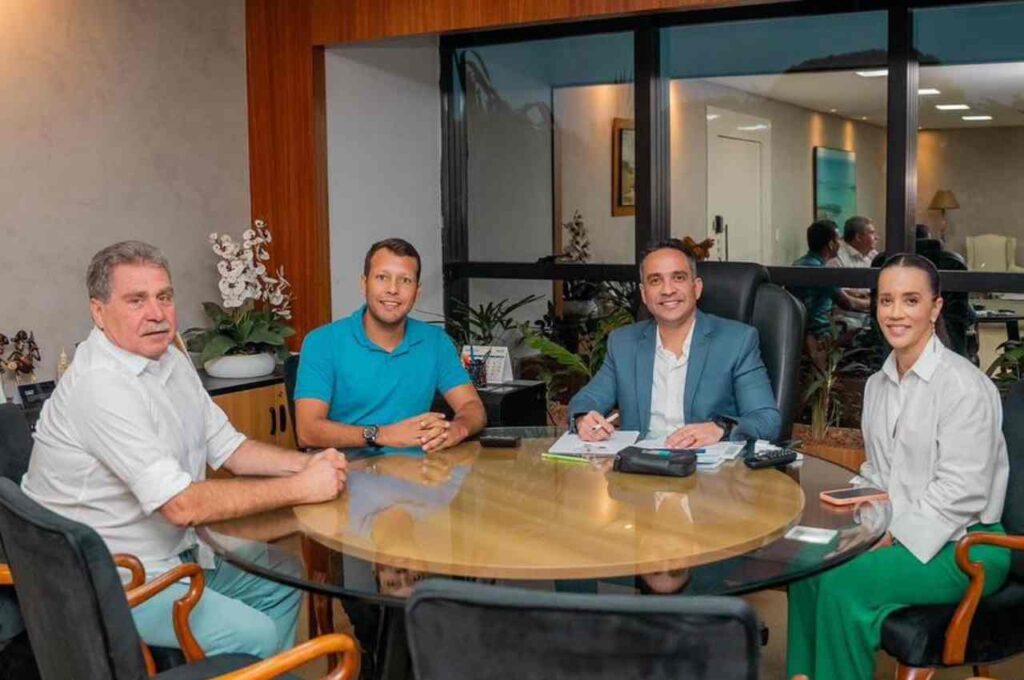 Prefeito de Murici discute avanços do município em reunião com governador Paulo Dantas