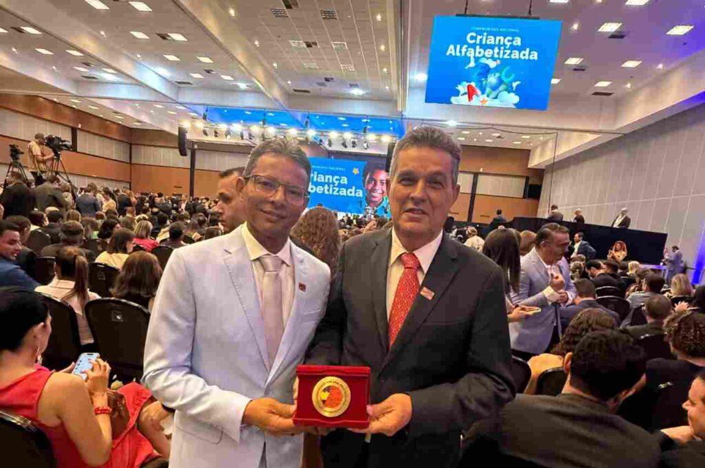 Branquinha recebe Selo Ouro do Compromisso Nacional da Alfabetização