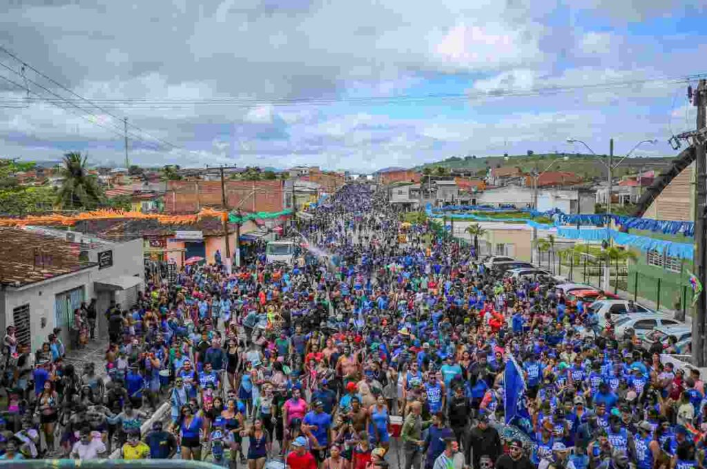 Bloco Tudo Azul comemora 81 anos e arrasta milhares de foliões em Murici