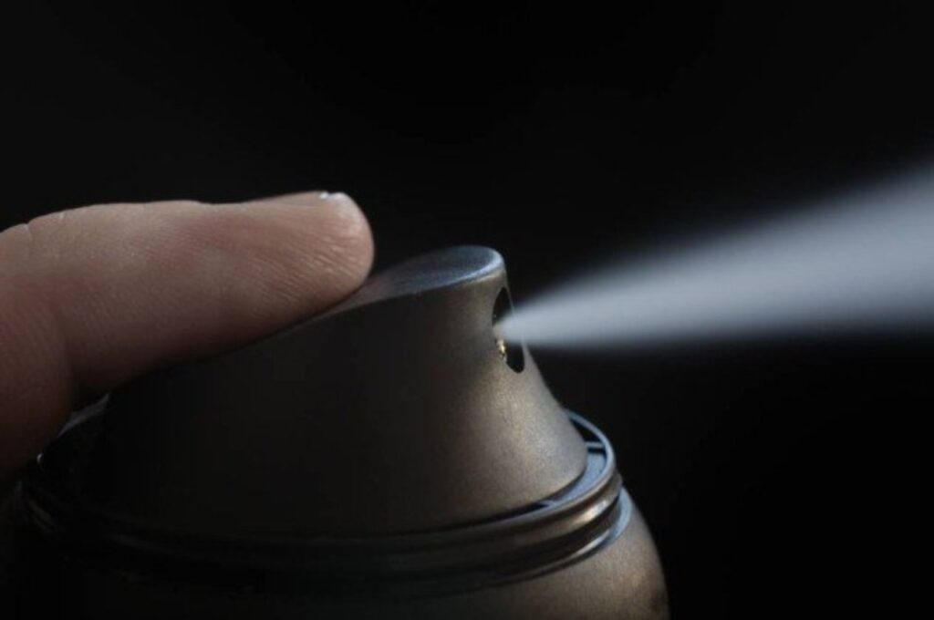 Menina de 11 anos morre após ingerir desodorante em desafio da internet