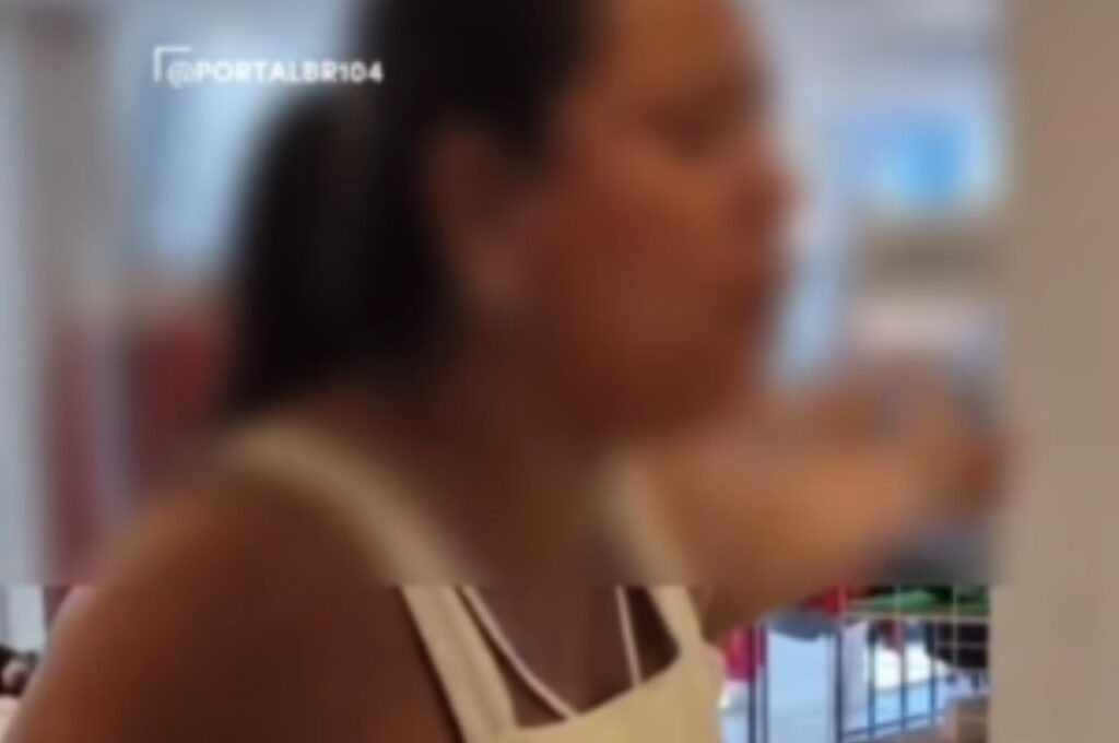 Vídeo: mãe se revolta após loja negar acesso ao banheiro para filho de 4 anos