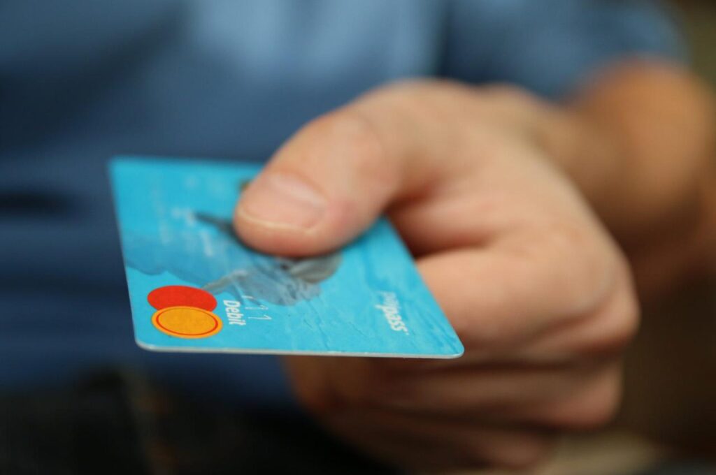 Golpistas são presos em agências bancárias de Maceió com cartões roubados