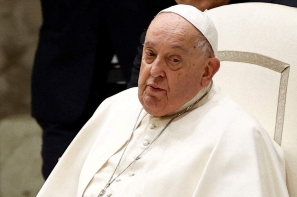 Papa Francisco apresenta melhora e pode aparecer em público no domingo, diz Vaticano