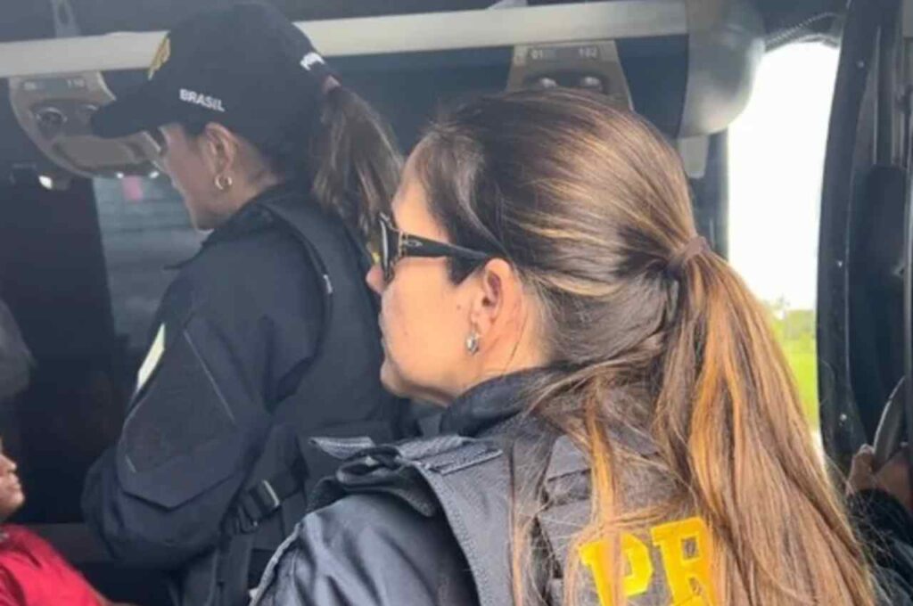 Passageiro é preso por tocar em seios de mulher em ônibus no interior de AL