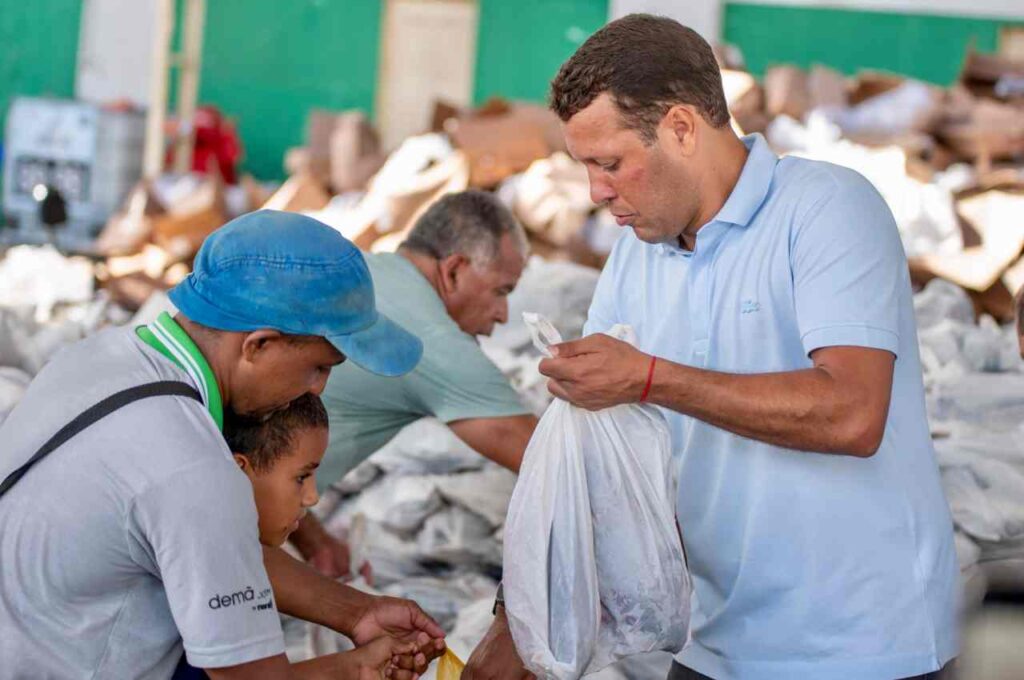 Prefeitura de Murici distribui mais de 20 mil quilos de peixe e cestas nutricionais na Semana Santa