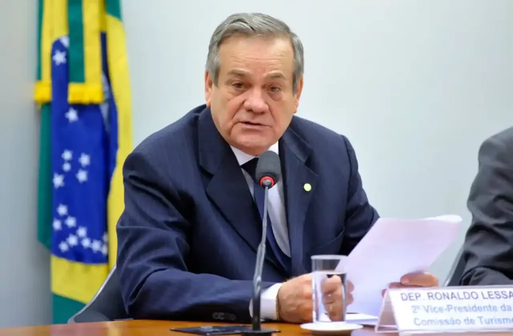 Vice-governador Ronaldo Lessa se afasta do cargo para tratamento de saúde em SP