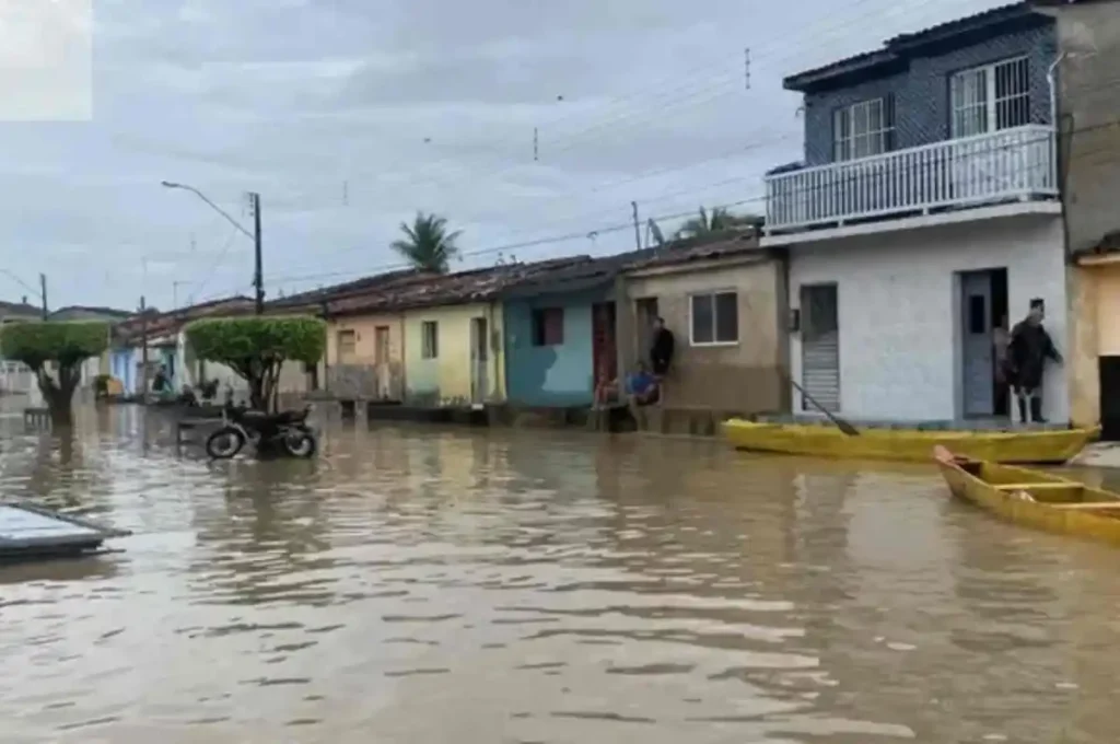 Quase 200 afetados pelas chuvas retornam para casa em Alagoas