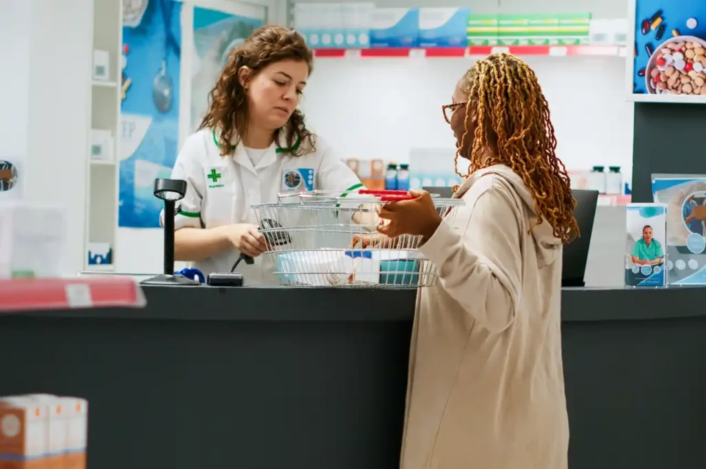 O que farmácias fazem com seu CPF? Entenda riscos antes de informar