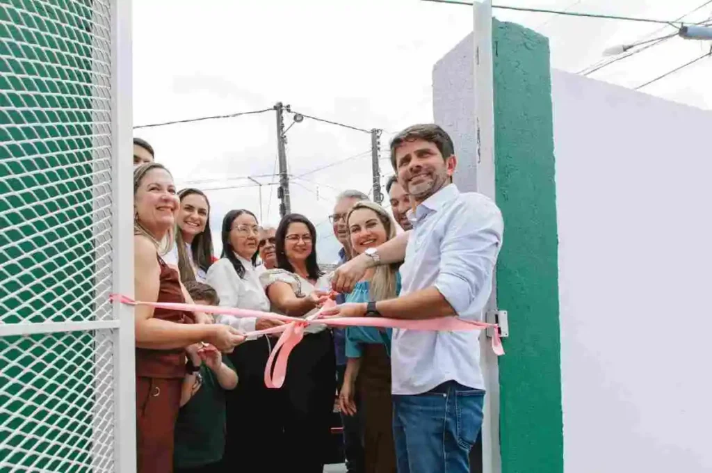Prefeito Júnior Menezes inaugura Creche em União dos Palmares