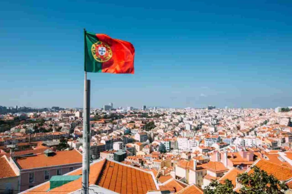Portugal notificará 18 mil imigrantes para sair do país, incluindo brasileiros