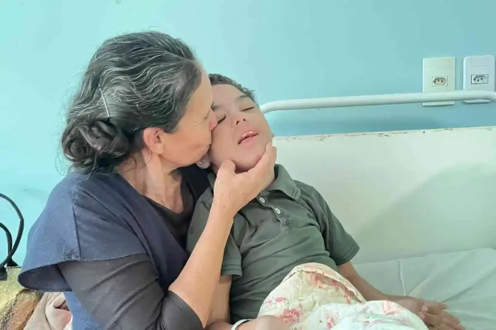 HGE salva criança com síndrome neurológica grave e que se alimenta por sonda