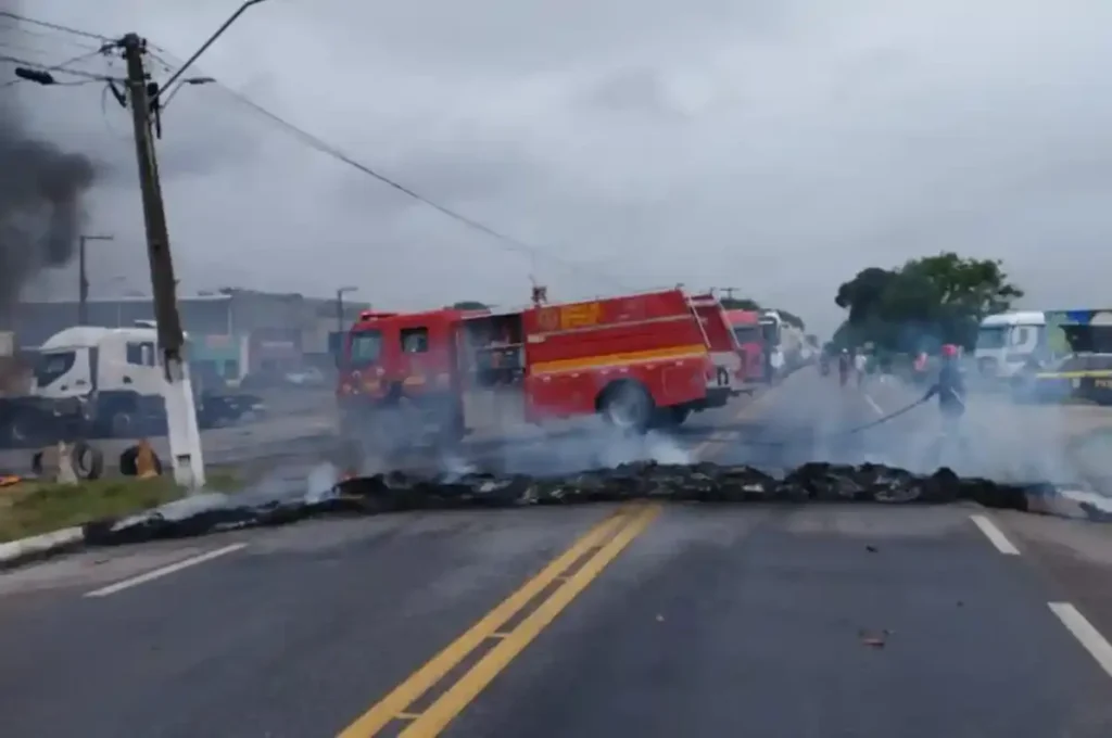 Protesto em Pilar escancara crise no abastecimento: moradores ficaram 15 dias sem água