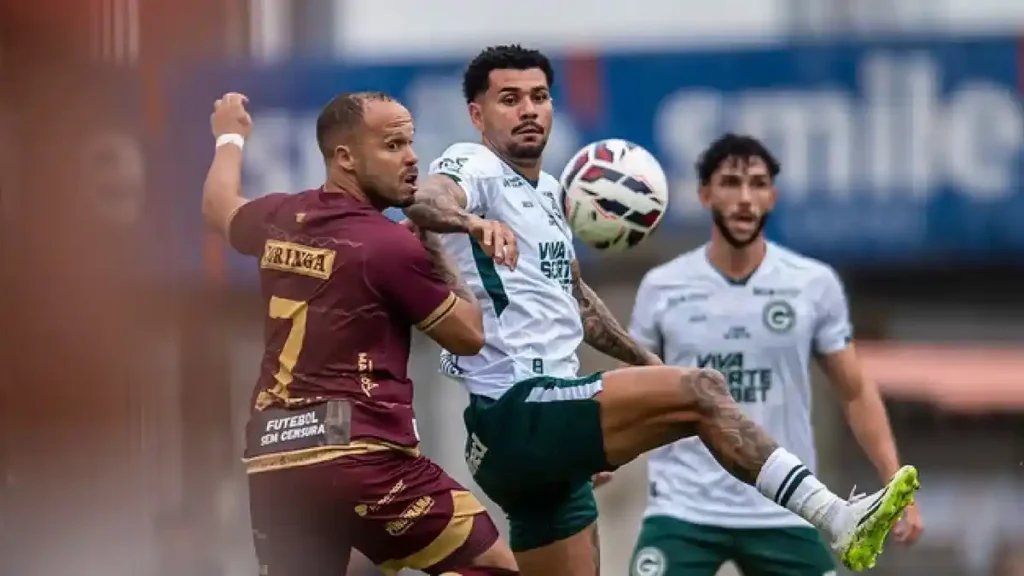CRB derrota o líder Goiás por 2 a 0 e entra no G-4 da Série B