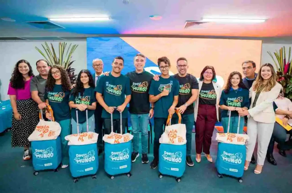 Com destino à Inglaterra, estudantes alagoanos recebem kits de viagem nesta terça (29)