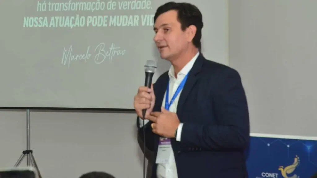 Marcelo Beltrão destaca caso de Coruripe no Congresso Nacional de Educação