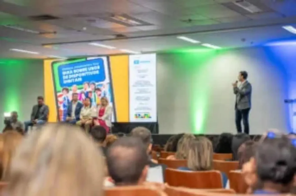 Marcelo Beltrão defende educação digital com responsabilidade durante evento nacional em Maceió