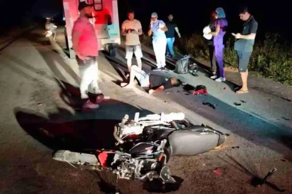 Motociclista sofre múltiplas fraturas em colisão com retroescavadeira sem sinalização na AL-225