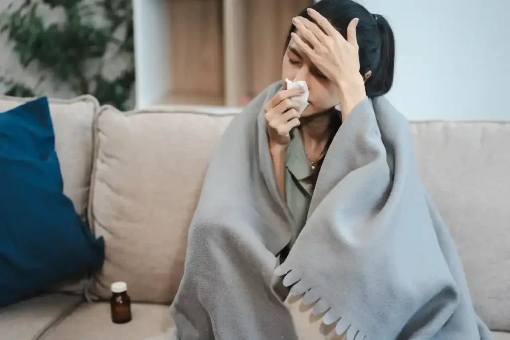 Sou médico e alerto: “Se a voz mudou sem febre ou tosse, pode ser a variante da covid”