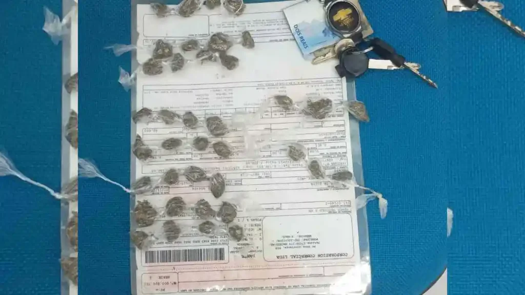 Polícia flagra dupla com 38 bombinhas de maconha em União dos Palmares