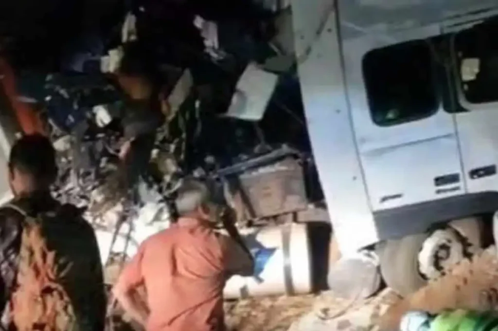 Colisão entre ônibus e carreta deixa 11 mortos e 46 feridos em MT