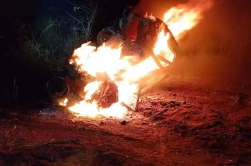 Bebê de 1 ano e quatro adultos morrem em colisão entre carro e carreta