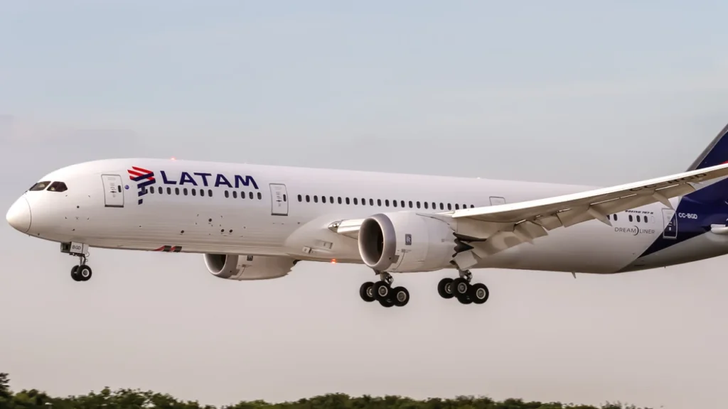 LATAM Brasil cancela voos e causa transtornos em aeroportos neste domingo