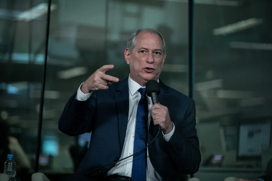 Por que Gleisi Hoffmann defende a prisão preventiva de Ciro Gomes?