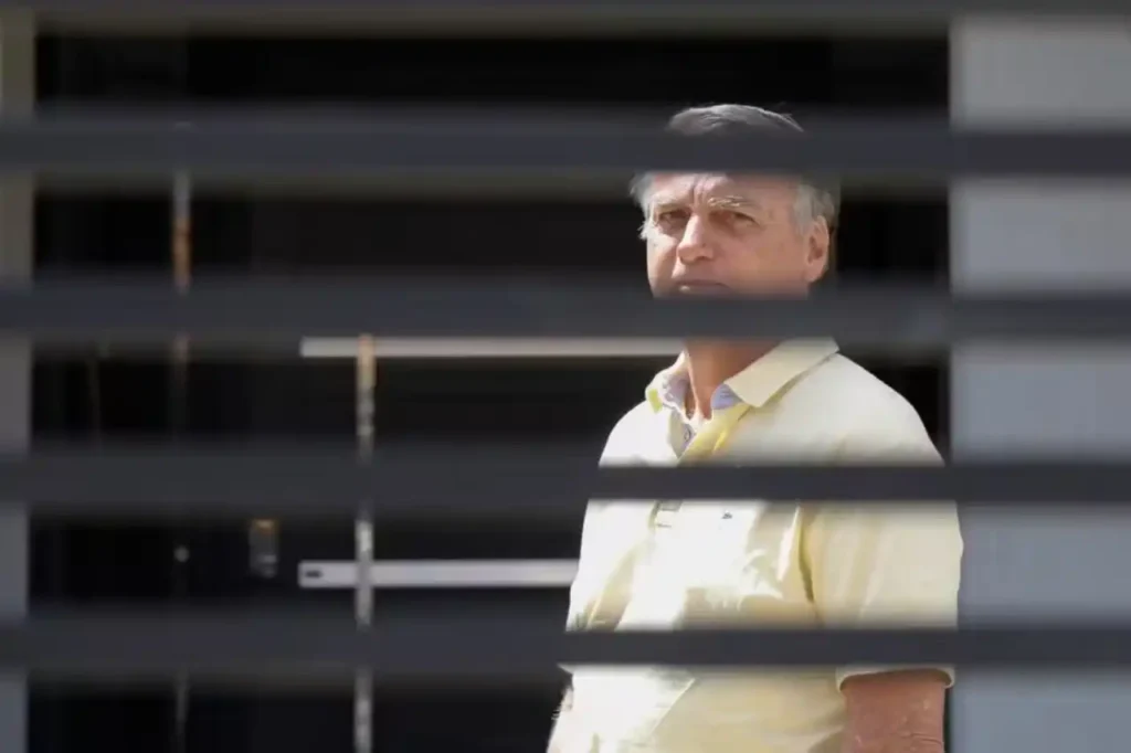 Advogado explica quando Bolsonaro será preso